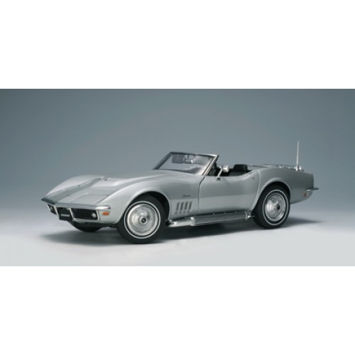 Autoart - Car Scale Models - 1 18 Chevrolet Corvette 1969 Silver